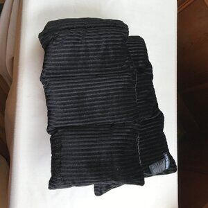 STEVE MADDEN black wrap or stole.